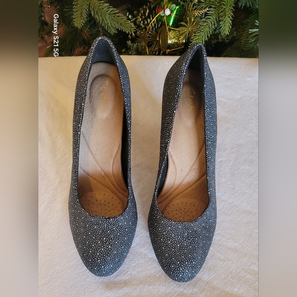 Clarks Shoes - Women's Sparkle Round-Toe Pumps - Black Silver Glitter